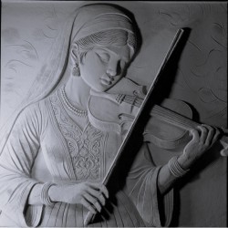 LA VIOLONISTE ( Version 8 cm )